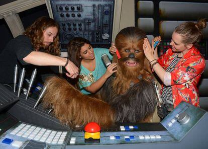 Chewbacca se embelezando para o Dia do Orgulho Nerd.