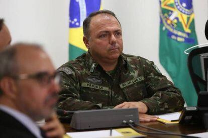 O hoje ministro da Saúde, general Eduardo Pazuello, durante reunião em Brasília. Ministério anunciou que ele testou positivo para covid-19.