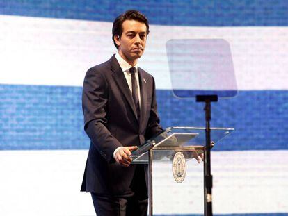 Juan Sartori fala em um teatro em Montevidéu durante o lançamento de sua pré-candidatura à presidência do Uruguai pelo Partido Nacional, da oposição.