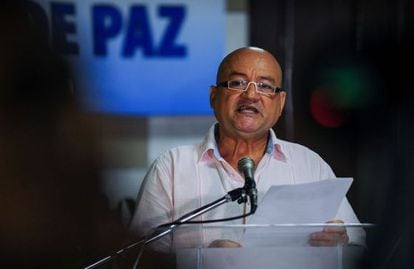 Carlos Antonio Lozada, durante o anúncio das FARC.
