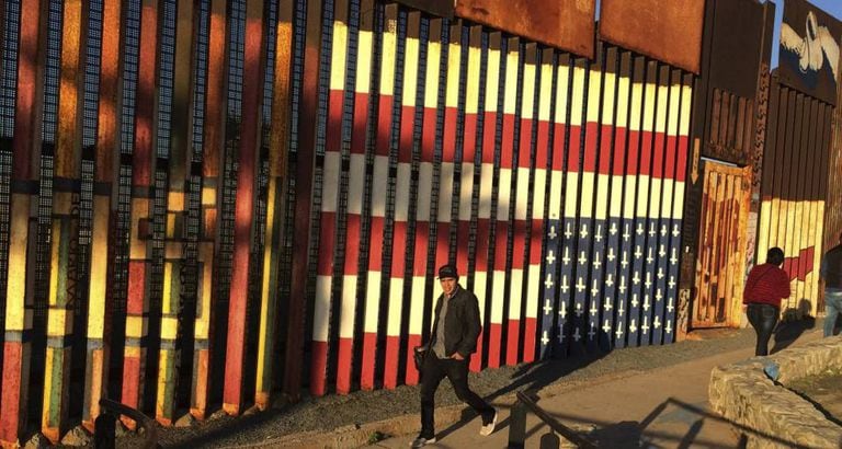 O muro entre México e EUA em Tijuana.