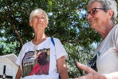 As freiras Katia Webster e Jane Dwyer seguem o trabalho de Dorothy Stang na região de Anapu, com coragem e nenhuma proteção a não ser a da cachorra Pitica