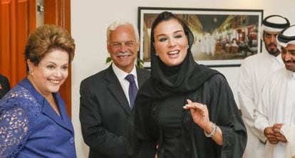 Dilma com a xeica Moza bint Nasser, no Catar.