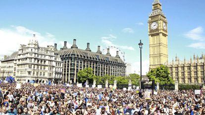 Milhares de manifestantes saíram às ruas em Londres para protestar contra o Brexit, em 2 de julho.