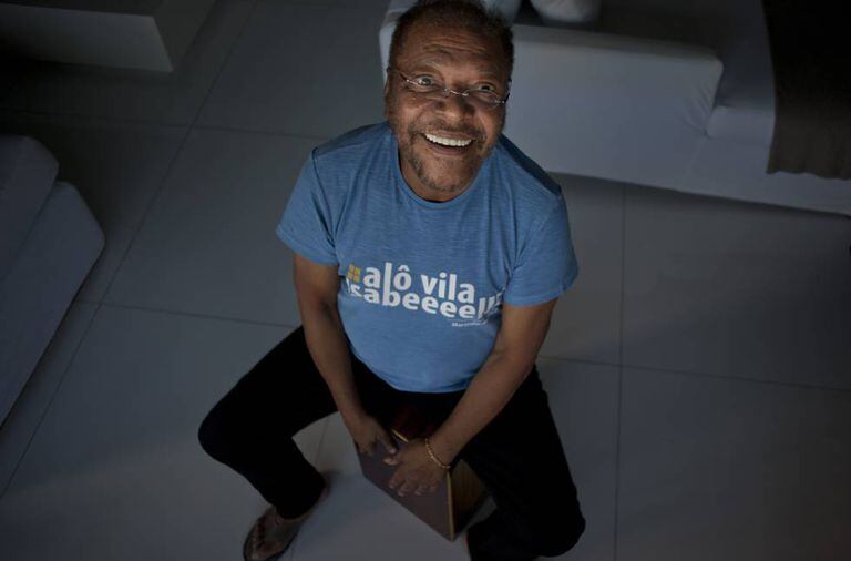 Martinho da Vila, em seu apartamento na Barra da Tijuca