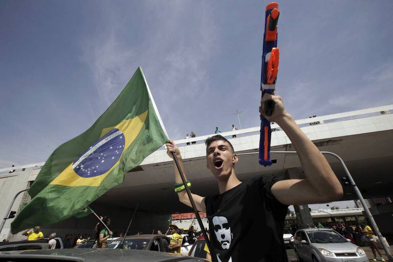 Manifestante pró-bolsonaro em Brasília.