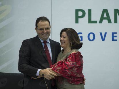 Ministro do Planejamento, Nelson Barbosa com sua antecessora