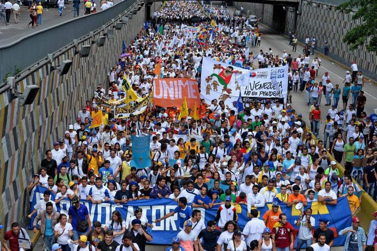Aspecto parcial da manifestação opositora em Caracas.