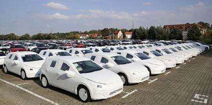 Veículos Golf recém-fabricados à espera de serem transportados, no pátio de uma empresa de logística em Gössnitz (Alemanha).