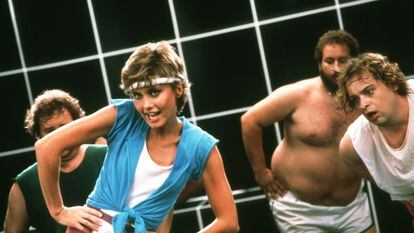 Olivia Newton-John no vídeo de ‘Physical’ (1981), que contribuiu para a popularidade da música por sua mistura de sexo e humor e definiu um dos maiores legados estéticos dos anos oitenta: leggings e polainas.