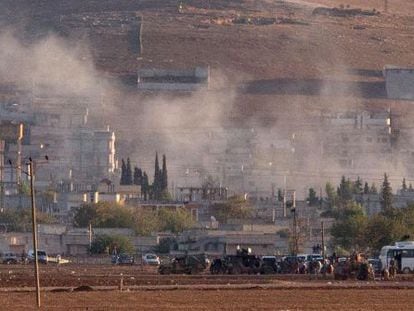 Fumaça após explosão na cidade fronteiriça de Kobane.