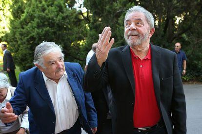 Mujica e Lula, em Montevidéu em 2014.