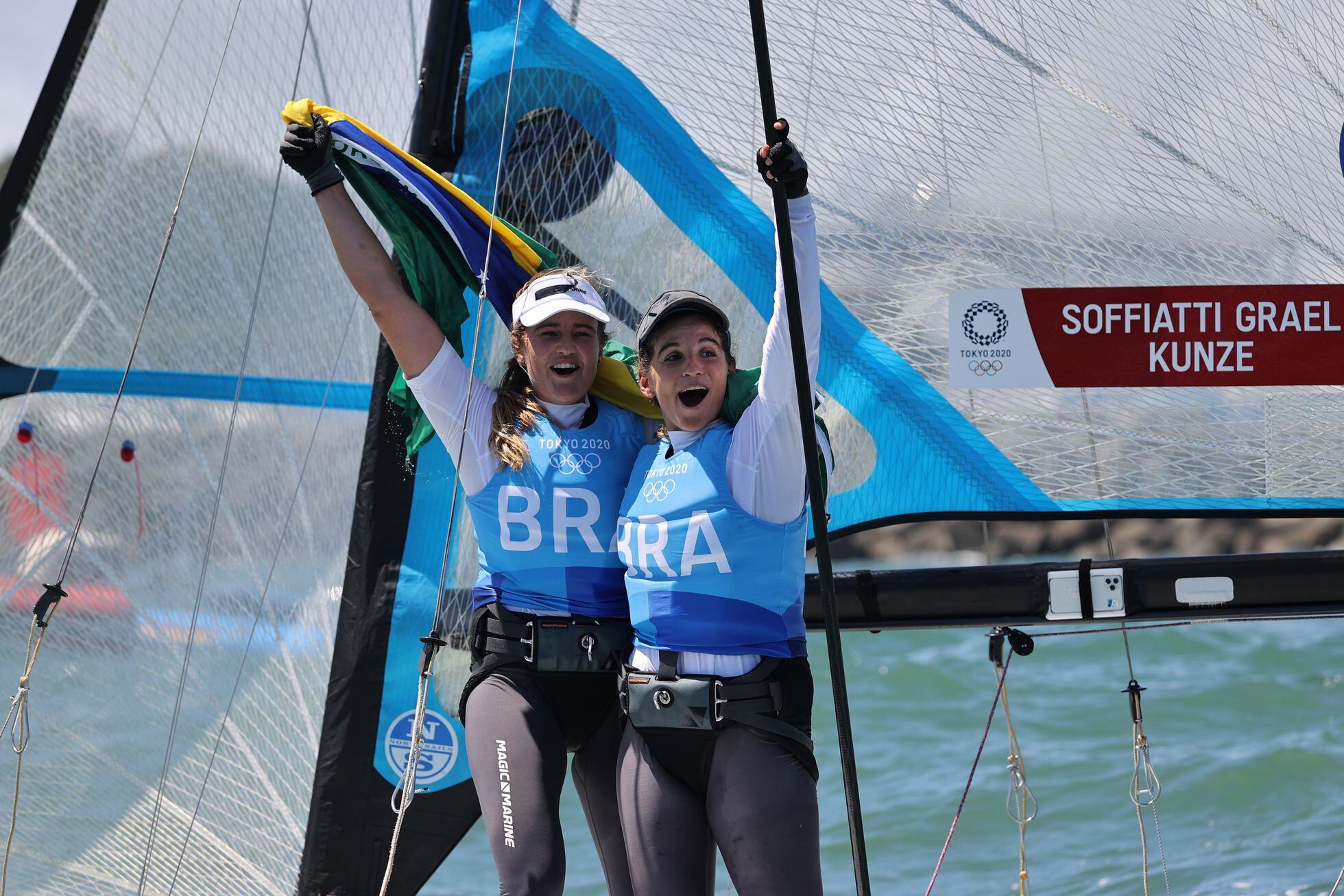 Martine Grael e Kahena Kunze conquistam o ouro na classe ...