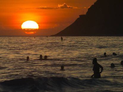 Praia de Ipanema na v&eacute;spera de ano-novo.