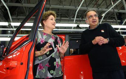 Presidenta Dilma Roussef durante visita à fábrica da Jeep, em Pernambuco.