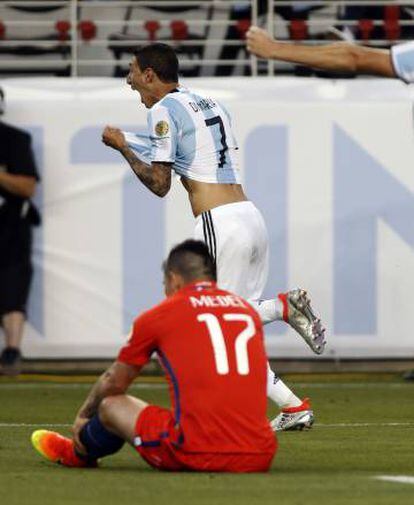 Di María comemora seu gol contra o Chile.