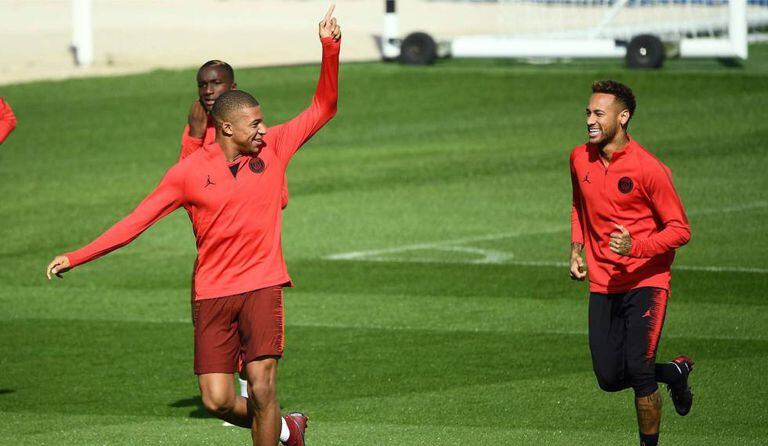 Mbappé e Neymar treinam para enfrentar o Liverpool.
