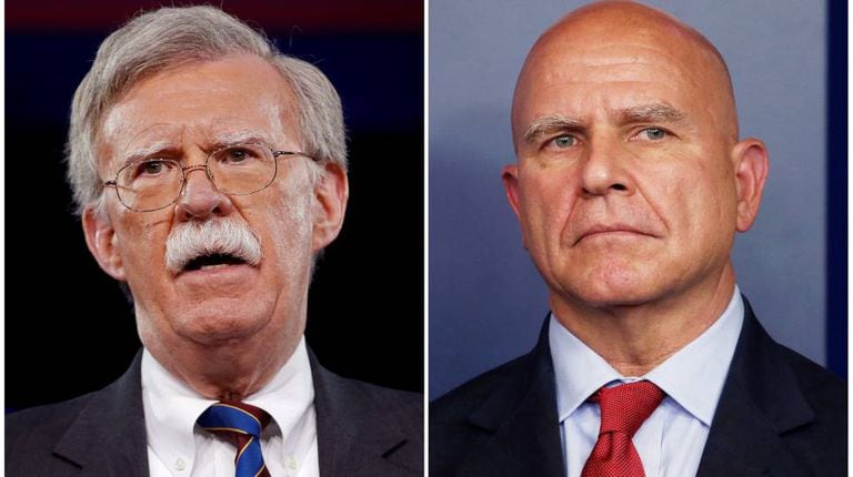 John Bolton (à esquerda) e H.R. McMaster
