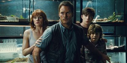 Os protagonistas de ‘Jurassic World’ numa cena do filme.