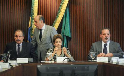 Mercadante, Dilma e o chanceler Vieira.
