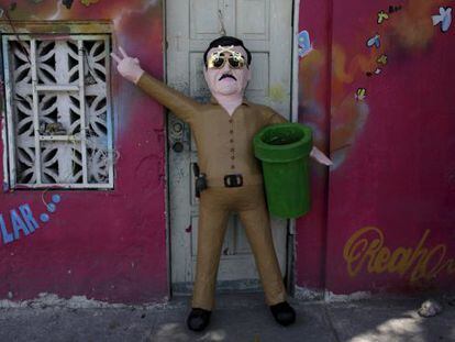 Boneco com a imagem de 'El Chapo' em Reynosa.