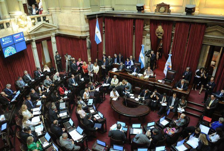 Senado argentino aprovou lei antidemissões rejeitada pelo Executivo.