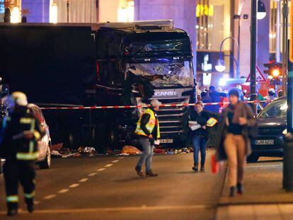 O caminhão que atropelou várias pessoas numa feira natalina de Berlim.