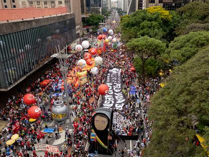 Imagens da avenida Paulista neste sábado, 2 de outubro.