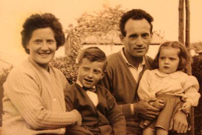A família completa: Romana e Mario com os filhos Ottavio e Maria Rosa.