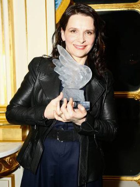 Juliette Bincohe, com o Prêmio do Cinema Francês, que recebeu no sábado em Paris.