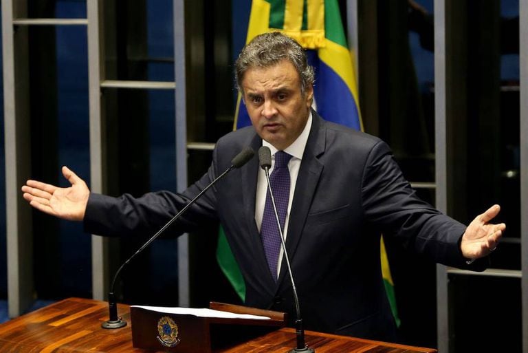 Aécio Neves, na tribuna do Senado.