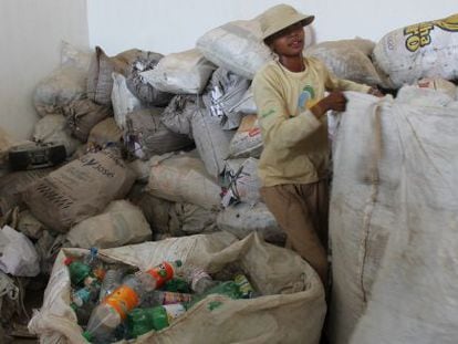 Moana Nunes, catadora de materiais recicláveis.
