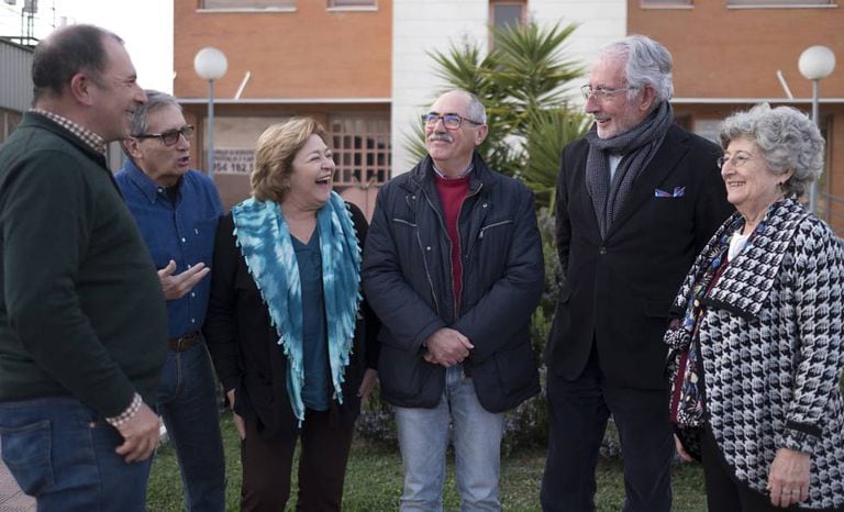 Membros da associação Abante Jubilar Sevilla planejam um projeto de ‘cohousing’.