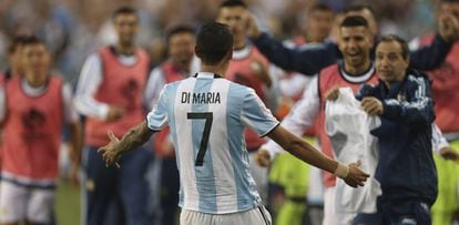 Di María comemora o primeiro gol.