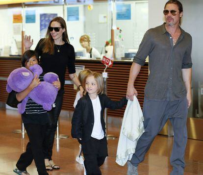 Angelina Jolie e Brad Pitt com os filhos Pax Thien, Shiloh e Knox em 2013.