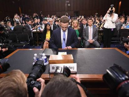 Mark Zuckerberg, presidente executivo do Facebook, prestes a depor no Senado dos Estados Unidos em abril.