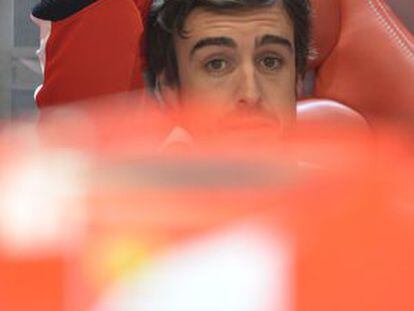 Fernando Alonso, en el &#039;box&#039; de Ferrari en Austin
