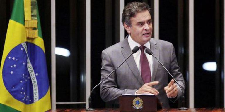 Aécio Neves discursa no retorno ao Senado após a eleição.