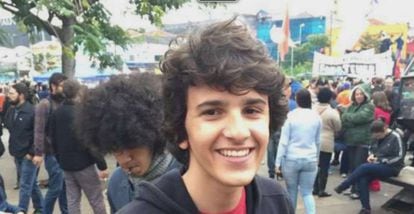André Neto, 17, no Largo da Batata, em São Paulo, para quem "um Governo impopular e ilegítimo não pode comprometer nosso futuro".