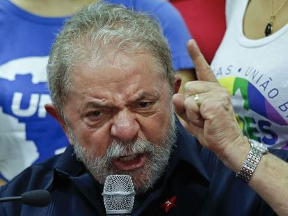 Lula, durante a coletiva de imprensa que deu em São Paulo ao terminar sua declaração ante a policial.