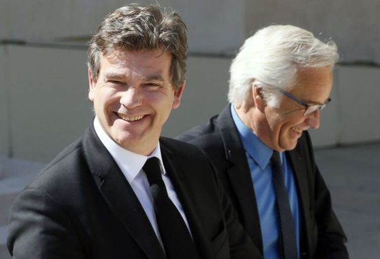 Montebourg e Rebsamen, responsável pela pasta do Emprego, depois da reunião do gabinete que aprovou os novos recortes.