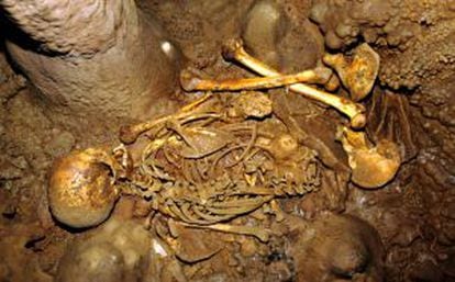 O esqueleto da Braña 1, um caçador-coletor de 7.000 anos, descoberto em León.