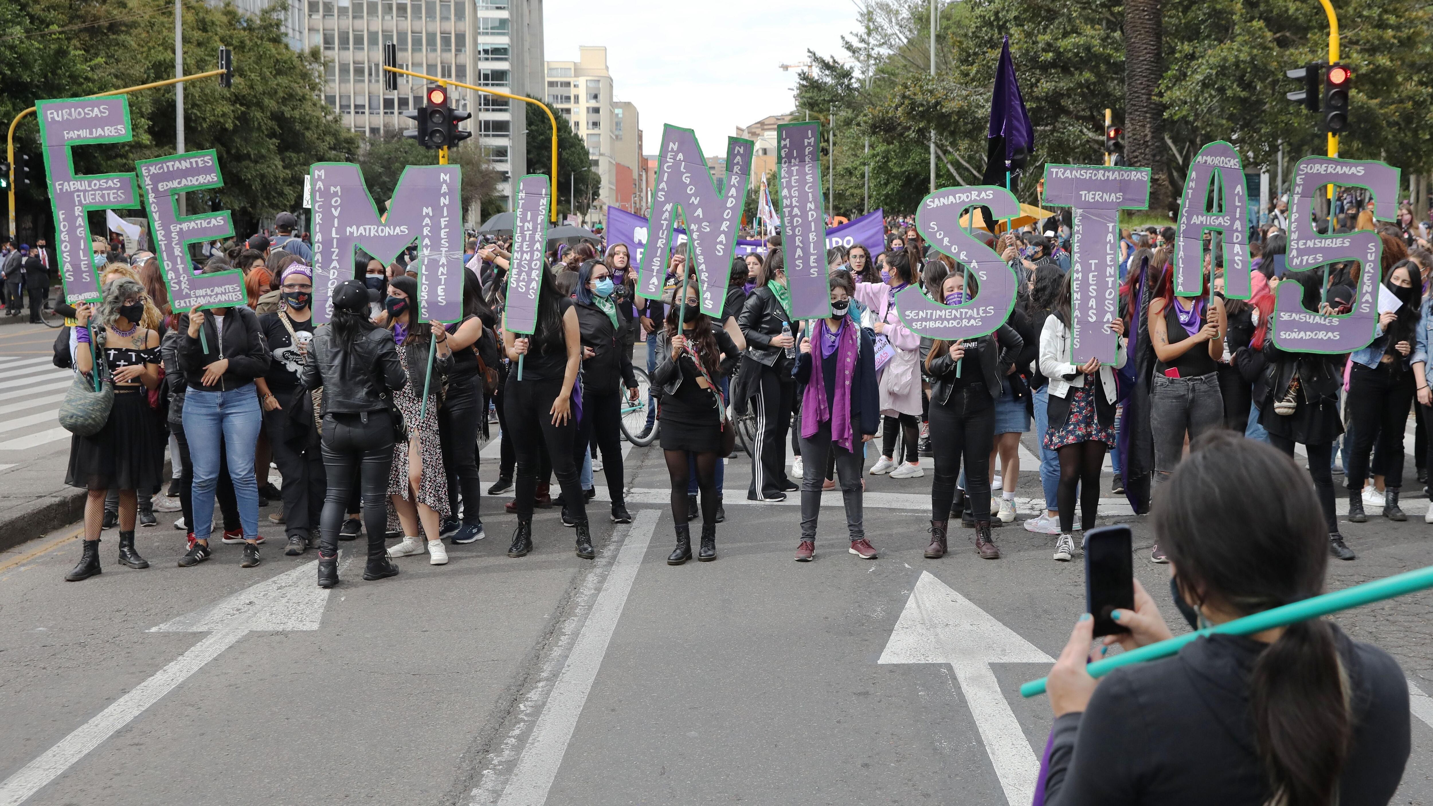 Um dos protestos em Bogotá (Colômbia) pelo Dia Internacional da Mulher. 