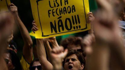 Manifestantes contra o voto em lista fechada, no último dia 31.