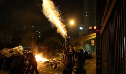 Polícia Militar reprime manifestação contra Temer em São Paulo.