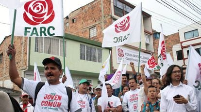 Simpatizantes do partido da ex-guerrilha das FARC no ato de campanha para as eleições legislativas na Colômbia