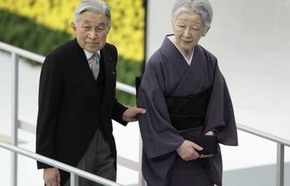 O imperador Akihito e a imperatriz Michiko, no sábado em Tóquio.