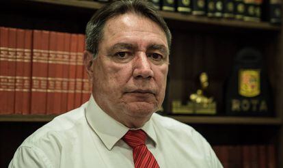 O advogado Celso Vendramini, de 67 anos, defendeu mais de cem policiais militares em casos de homicídio doloso .