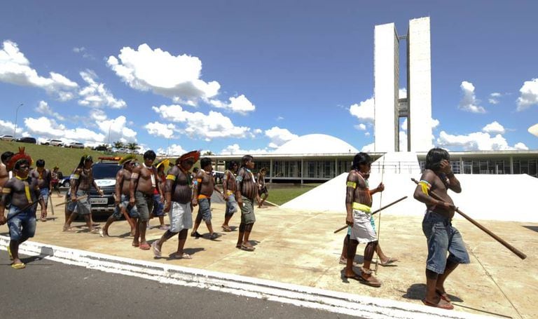 Indígenas protestam em Brasília.