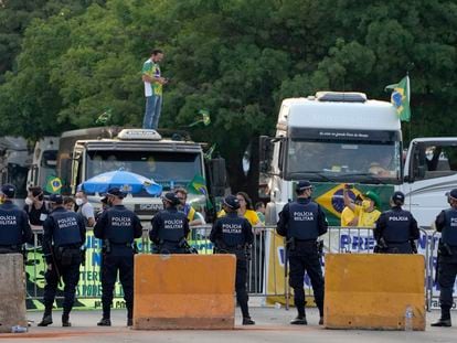 Polícia bloqueia a entrada do Supremo Tribunal Federal durante protesto de apoiadores de Bolsonaro, nesta quarta-feira, 8 de setembro.